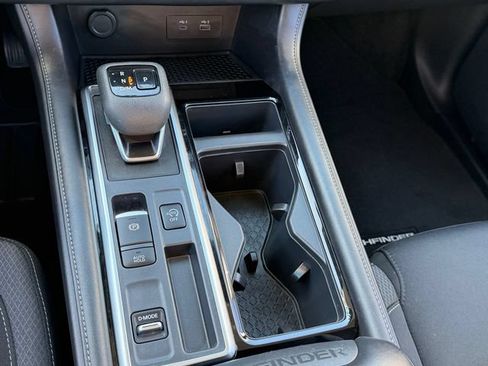 Certified 2024 Nissan Pathfinder SV FWD image 17