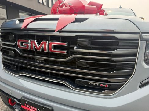 Used 2024 GMC Sierra 1500 AT4 w/ Technology Package AWD/4WD image 18