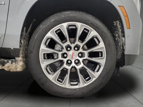 Certified 2025 GMC Yukon XL Denali image 3