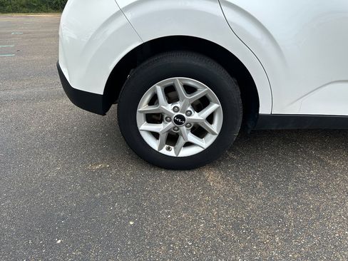 Used 2023 Kia Soul LX w/ LX Technology Package image 5