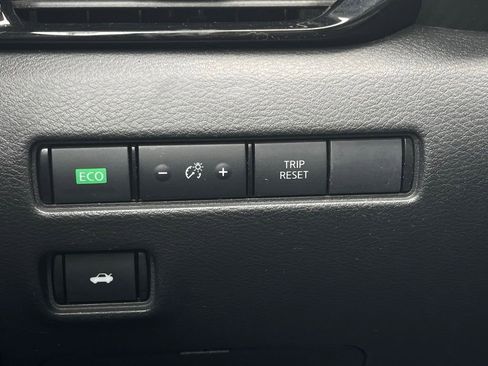 Used 2024 Nissan Sentra SV FWD image 23