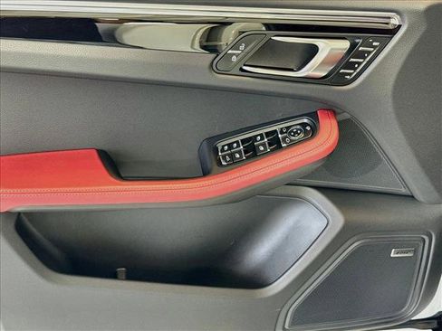 Certified 2025 Porsche Macan Turbo AWD/4WD image 11