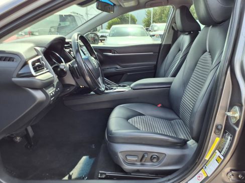 Used 2018 Toyota Camry SE FWD image 17