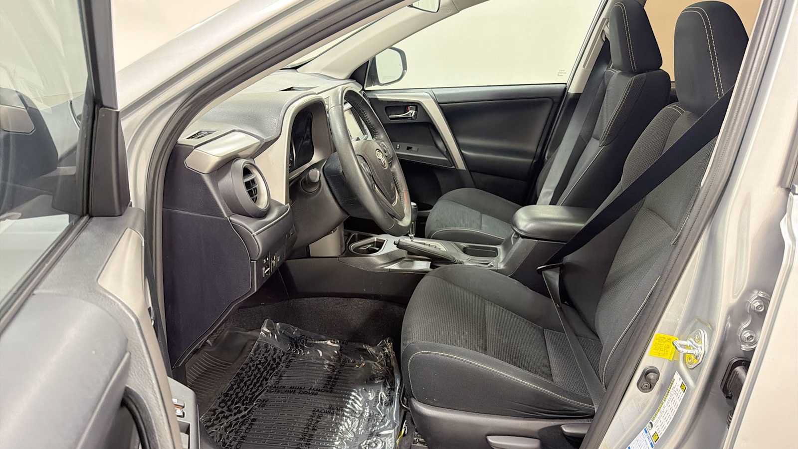 Used 2017 Toyota RAV4 XLE AWD/4WD image 13