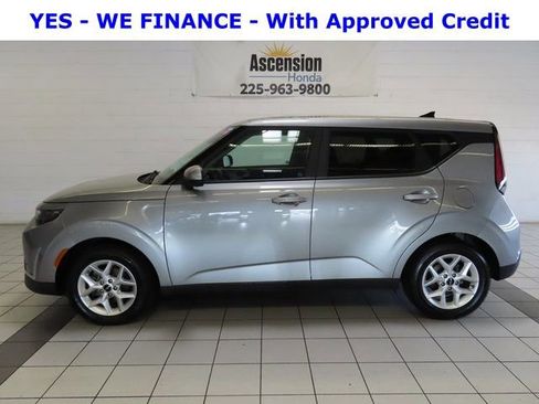 Used 2024 Kia Soul LX w/ Option Group 015 FWD image 3