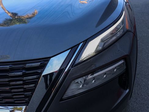 Used 2023 Nissan Rogue SV image 10