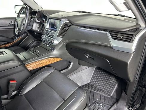 Used 2019 Chevrolet Suburban Premier AWD/4WD image 8