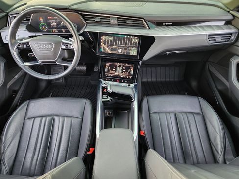 Used 2022 Audi e-tron Premium Plus image 36