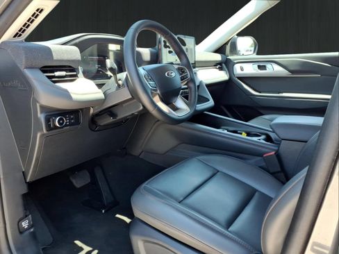 Used 2025 Ford Explorer Active w/ Active Comfort Package AWD/4WD image 21