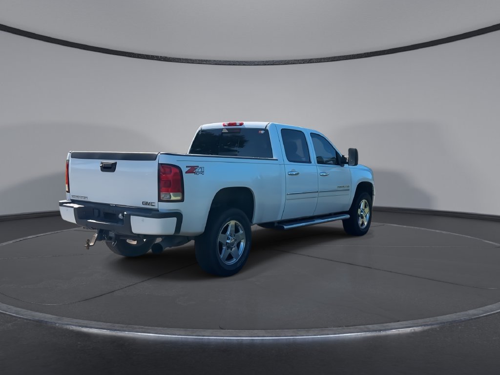 Used 2014 GMC Sierra 2500 Denali w/ Suspension Package, Off-Road AWD/4WD image 8