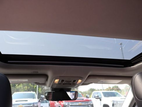 Used 2022 Toyota Highlander XLE AWD/4WD image 21