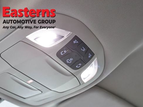 Used 2023 Chrysler Pacifica Touring-L FWD image 21