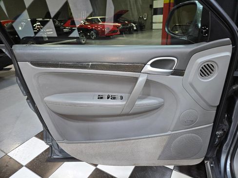 Used 2006 Porsche Cayenne Turbo S image 71