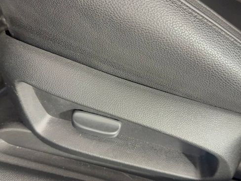 Used 2009 Pontiac G8 GT w/ Premium Package RWD image 32