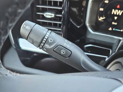 New 2026 GMC Sierra 2500 SLT w/ SLT Convenience Package image 15