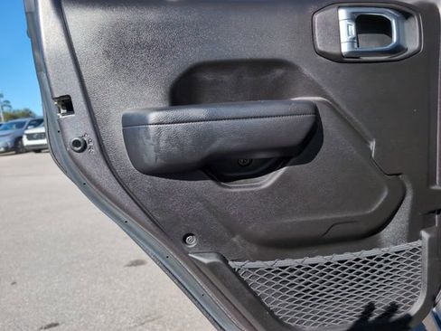 Used 2024 Jeep Gladiator Sport image 30