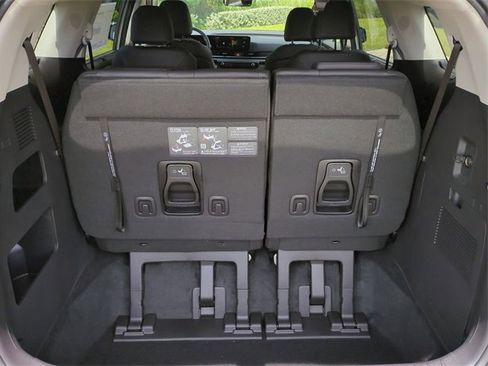 New 2026 Kia Carnival EX image 12