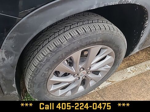 Used 2025 Buick Enclave Preferred image 2