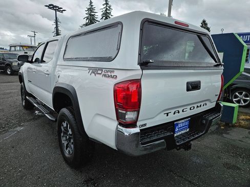 Used 2017 Toyota Tacoma TRD Off-Road w/ Tow Package RWD image 3
