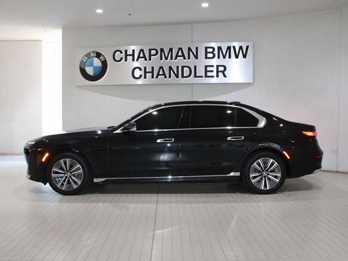 Certified 2024 BMW i7 xDrive60 w/ Executive Package RWD image 3