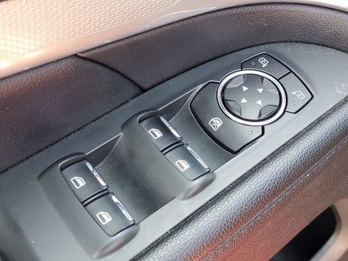 Used 2017 Ford Explorer XLT w/ Equipment Group 202A FWD image 28