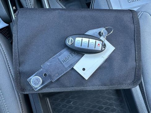 Used 2023 Nissan Frontier SV w/ SV Convenience Package image 9