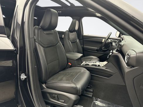 Used 2023 Ford Explorer ST image 16