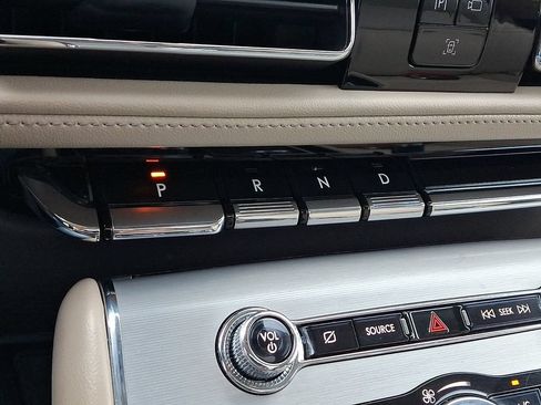 Certified 2024 Lincoln Aviator AWD w/ Premium Package image 17