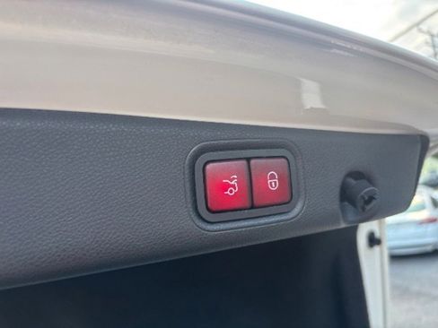 Used 2018 Mercedes-Benz E 300 E300 Luxury 4MATIC Sedan image 41