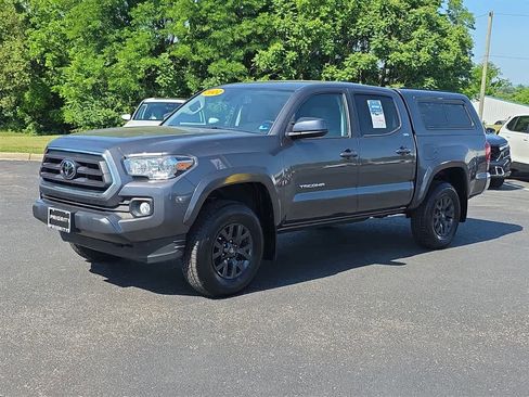Used 2022 Toyota Tacoma SR5 AWD/4WD image 9