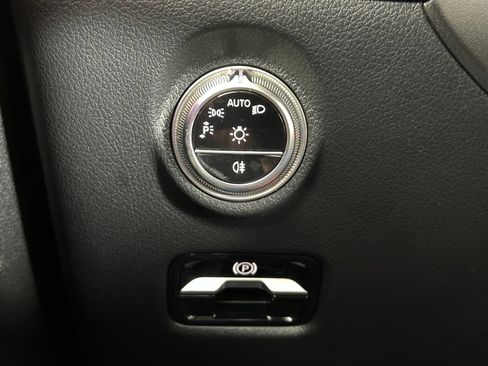Used 2025 Mercedes-Benz C 300 Sedan image 12