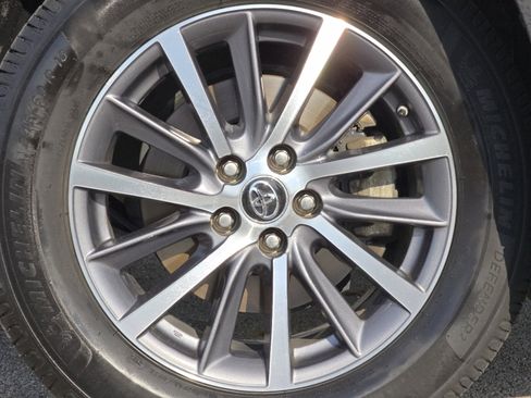 Used 2018 Toyota Highlander XLE FWD image 11