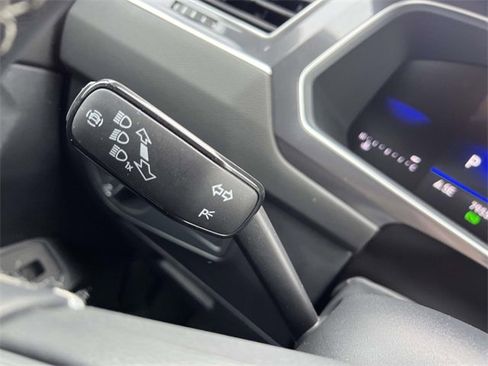 Certified 2024 Volkswagen Tiguan SE image 29