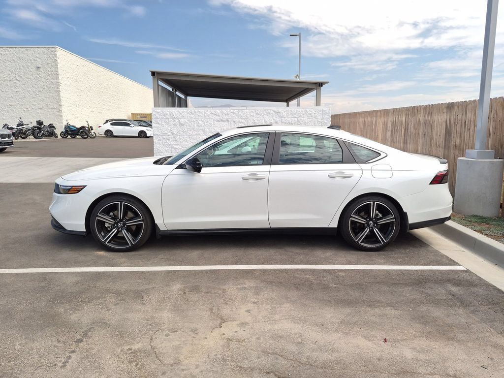 Used 2024 Honda Accord Sport image 2