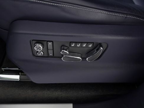 Used 2019 Bentley Bentayga AWD/4WD image 15