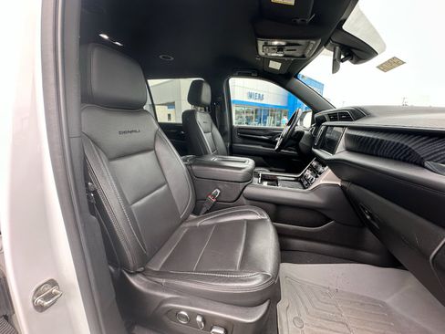 Used 2022 GMC Yukon XL Denali AWD/4WD image 18