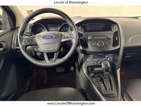 Used 2018 Ford Focus SE w/ Cold Weather Package FWD image 16