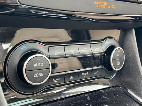 Used 2017 INFINITI QX30 Premium w/ Navigation Package image 21