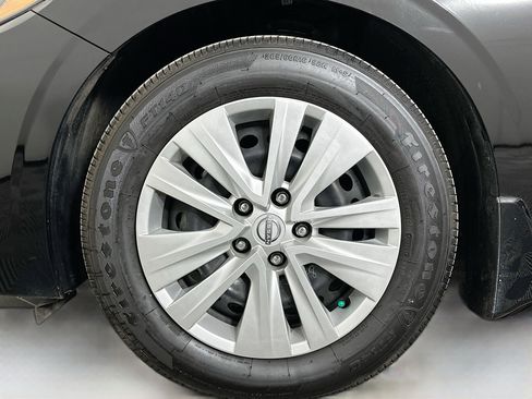 Used 2025 Nissan Sentra S image 11