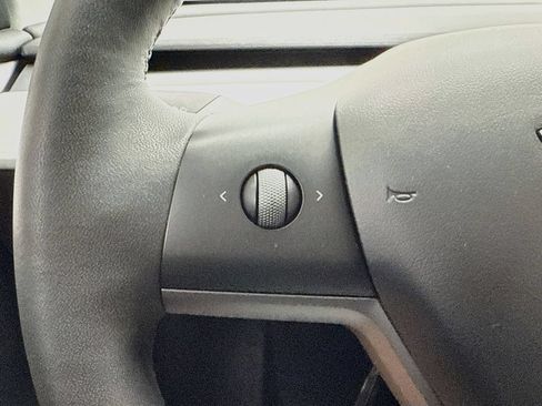 Used 2023 Tesla Model Y Long Range AWD/4WD image 11
