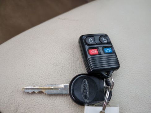 Used 2006 Ford Explorer Limited image 31