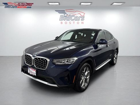 Used 2023 BMW X4 xDrive30i AWD/4WD image 1