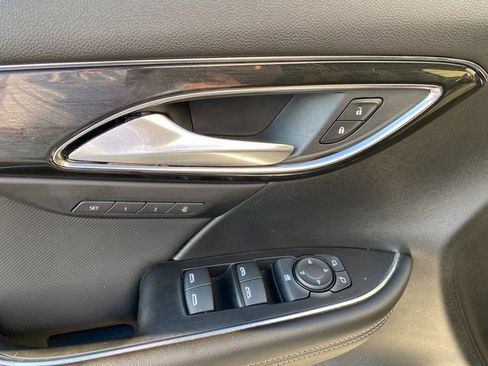 Used 2025 Buick Envision Preferred image 18