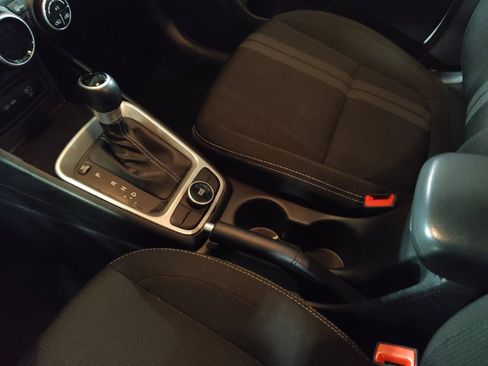 Used 2025 Hyundai Venue SEL image 26