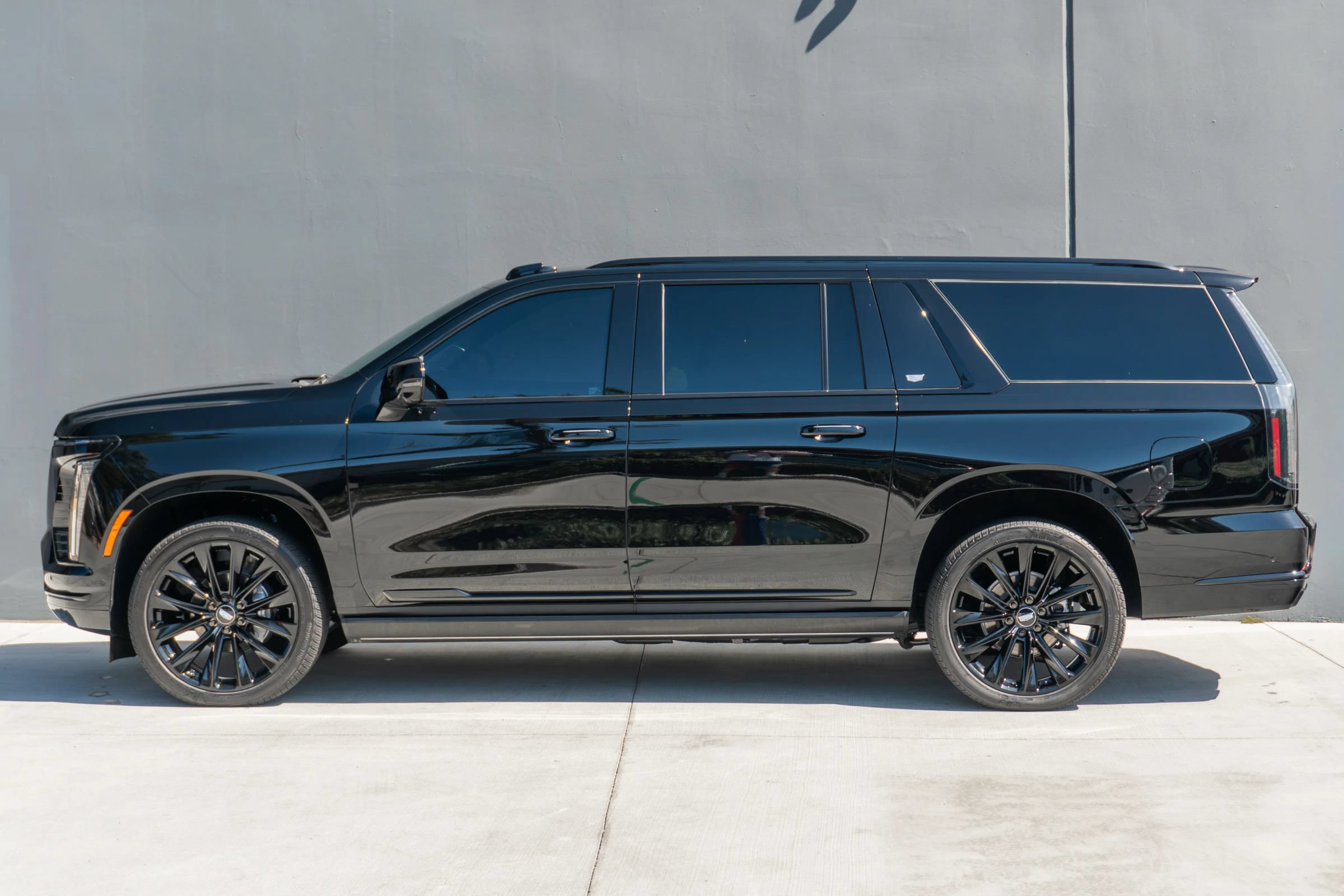 Used 2026 Cadillac Escalade ESV Platinum Sport AWD/4WD image 2