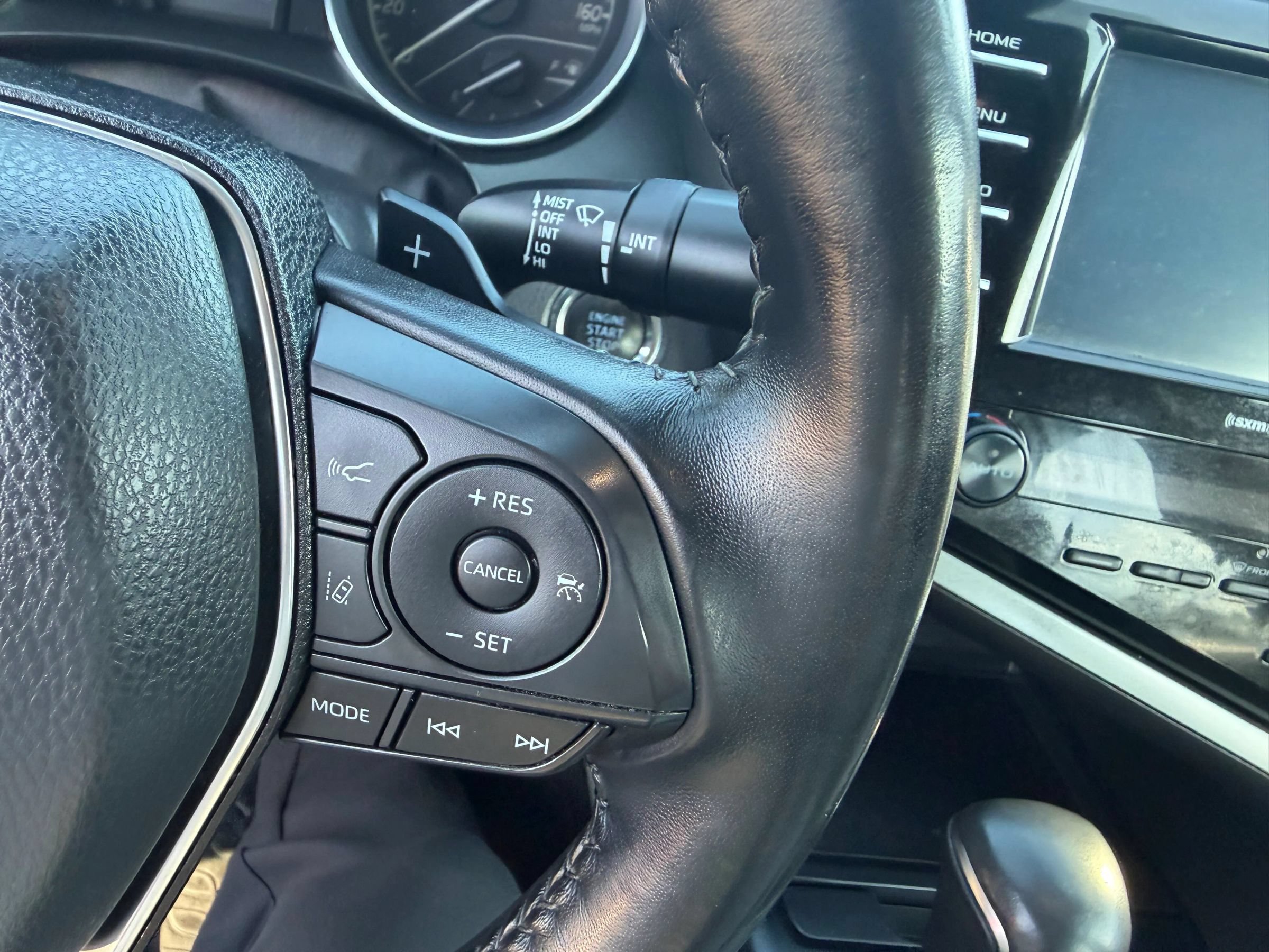 Used 2020 Toyota Camry SE w/ Convenience Package FWD image 18