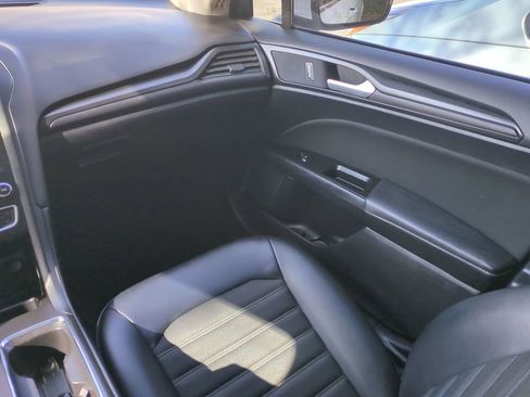 Used 2018 Ford Fusion SE w/ Equipment Group 201A image 16