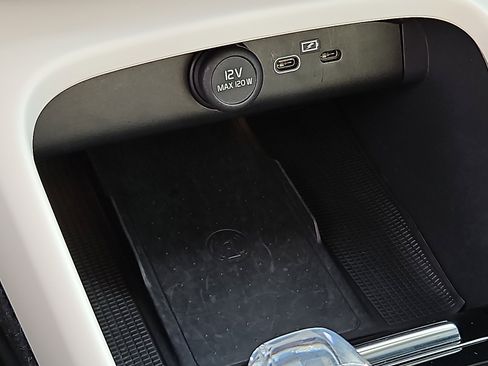 Certified 2023 Volvo XC40 B5 Plus w/ Driver Assist Package image 25