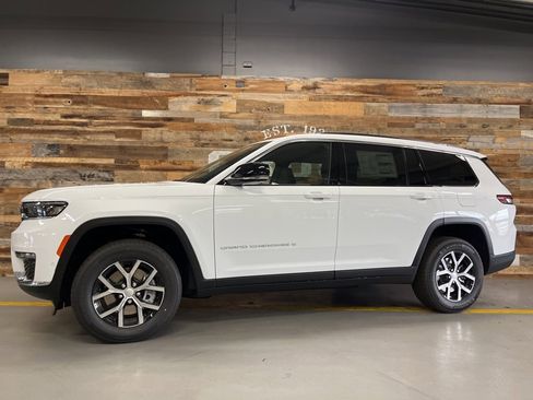New 2025 Jeep Grand Cherokee L Limited w/ Luxury Tech Group II image 18
