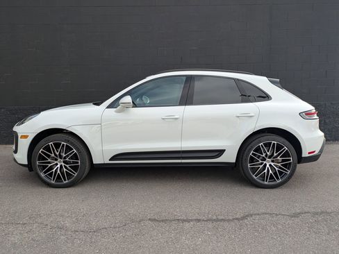 Used 2025 Porsche Macan image 2